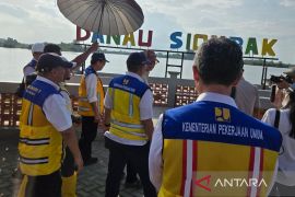 Menteri PU tinjau revitalisasi Danau Siombak atasi banjir rob