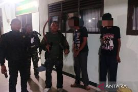 Polisi tangkap dua pelajar bersenjata tajam hendak tawuran di Tangsel