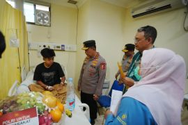 Kapolri jenguk korban ledakan SMAN 72