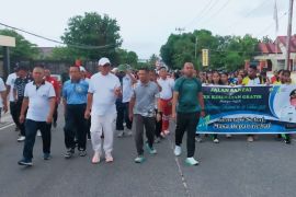 Bupati Malra pimpin jalan santai peringati hari Kesehatan Nasional