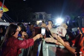 Meski diguyur hujan, ribuan warga Sergai antusias ikuti pertunjukan rakyat bersama Menkomdigi