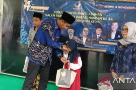 NasDem Kota Kediri distribusikan santunan ke yatim piatu
