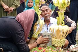 Reno korban kerusuhan Kwitang dikebumikan di Surabaya