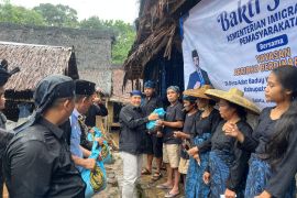 Kemenimipas salurkan 1.000 paket sembako bagi warga Suku Badui di pedalaman Banten