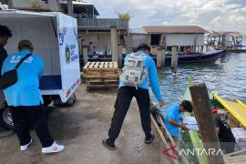 Relawan rela seberangi laut, antarkan MBG di kepulauan