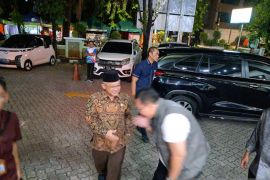 Mendikdasmen jenguk korban ledakan SMAN 72 Jakarta di RSIJ