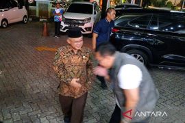 Mendikdasmen jenguk korban ledakan SMAN 72 Jakarta di RSIJ