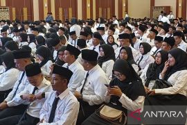 Pemprov Kepri serahkan SK pengangkatan 1.499 PPPK paruh waktu tahun 2025