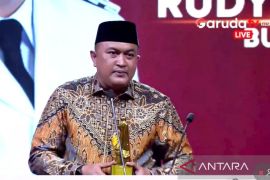 Bupati Bogor Rudy Susmanto terima penghargaan Pahlawan Inspiratif pembangunan