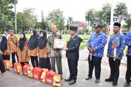 Upacara peringatan Hari Pahlawan di Kapuas berlangsung khidmat
