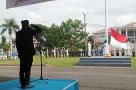 Bupati Belitung jadi inspektur upacara peringatan Hari Pahlawan Nasional 2025