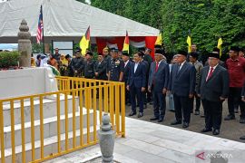Menyimak khidmatnya upacara Hari Pahlawan di makam Tuanku Tambusai Malaysia