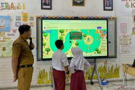 SD Batam terapkan sistem pindah kelas gunakan papan interaktif digital