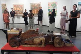 Pameran seni kreatif tentang alam dan manusia