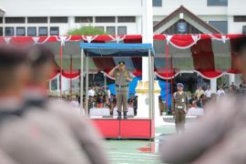 Pemprov Babel tetap Upacara Hari Pahlawan saat hujan lebat