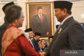 Kemarin, seputar memaknai Hari Pahlawan hingga Soeharto jadi pahlawan