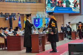 Universitas Terbuka bawa semangat Hari Pahlawan dalam wisuda Akademik 2025/2026