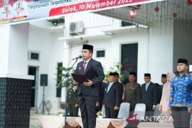 Wali Kota Solok Pimpin Upacara Peringatan Hari Pahlawan 2025