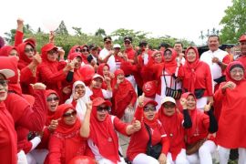 Wawako Payakumbuh lepas ribuan peserta jalan sehat kerukunan