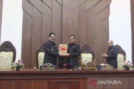 Pemkab dan DPRD Gianyar Bali ketok palu Perda APBD 2026