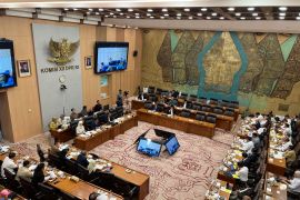 Bahlil bidik sumur rakyat tambah produksi minyak nasional bulan depan