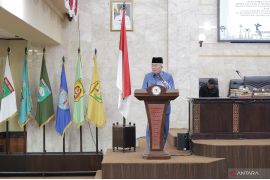 Gubernur Kalsel ancam berhentikan kepala dinas tak serap anggaran