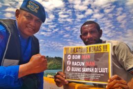 Bhabinkamtibmas minta nelayan Jayapura tak gunakan bom untuk tangkap ikan