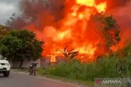 Tiga rumah hangus terbakar di Binjai Pirua HST