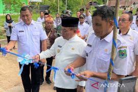 Bupati Kapuas resmikan gedung sarana publik bagi masyarakat perdesaan