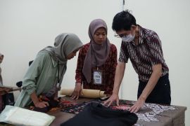 Dekranasda Jatim gelar pelatihan desain fashion 2025 lestarikan wastra
