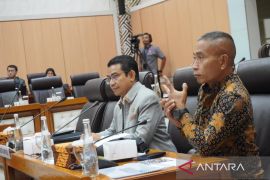 Harga Air Kemasan Naik Tajam, Hendry Munief Desak Pemerintah Benahi Tata Kelola Air Baku AMDK