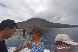 Aktivitas gunung api sebabkan putusnya kabel 'Palapa Ring Tengah'