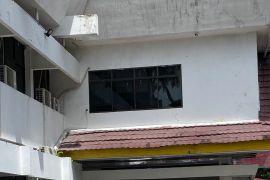 KPK geledah Kantor BPKAD Riau terkait dugaan korupsi Gubernur