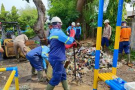 SIER dan warga Rungkut gotong royong cegah banjir di musim hujan