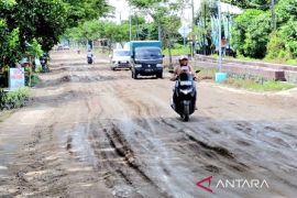 Jalan Pramuka Sampit diperkuat dengan metode CTB