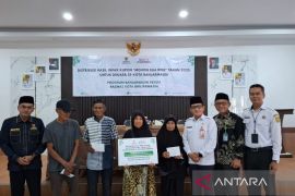 BAZNAS Banjarmasin salurkan BLT kepada ratusan dhuafa