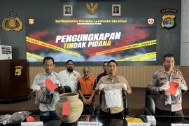 Dukun cabul di Lamsel gunakan uang hasil penipuan untuk membeli sabu