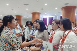 Dekranasda Minahasa belajar ekonomi kreatif di Bali