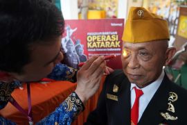Rayakan Hari Pahlawan Telkomsel-Kitabisa bantu veteran operasi katarak