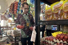 Harga telur di Batam tembus hingga Rp60 ribu per papan