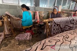 OJK Cirebon menerapkan program Pintar perluas akses keuangan pelaku UMKM