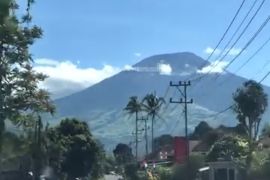 Gunung Dempo erupsi dengan tinggi kolom abu capai 3,5 Km