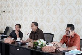 Komisi III DPRD HSS raker bersama eksekutif sempurnakan raperda RPPLH