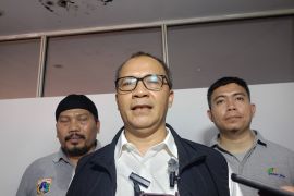 Perumda Pasar Jaya segel 20 kios di Pasar Pramuka