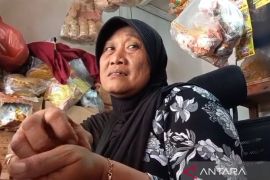 Lansia belanja pakai uang palsu di Jakbar, ini pengakuan pedagang