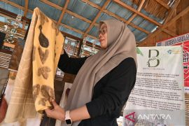 Pesona Kain Sasirangan dari Desa Belangian