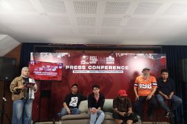 Maxime Bouttier akan tampil di JakCloth sebagai anggota Dear9Three