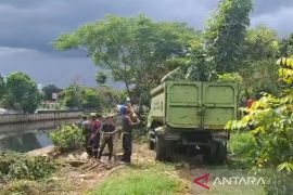 Diduga jadi lokasi prostitusi, taman Jalan Daan Mogot dirapikan