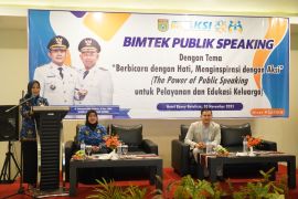 DP3AP2KB Tanah Bumbu latih kemampuan berbicara SDM di depan umum