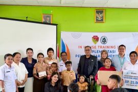 InJourney Airports salurkan bantuan untuk kaum difabel di Kupang